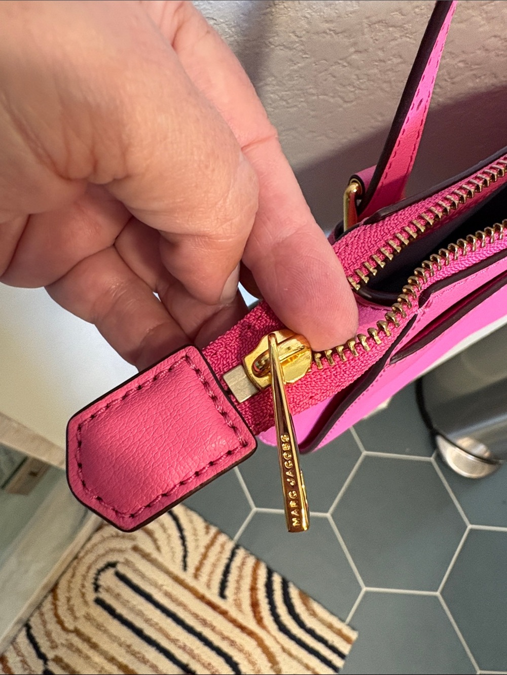 Marc Jacobs Hot Pink Leather Crossbody Bag with Gold Hardware - Picture 5 of 5